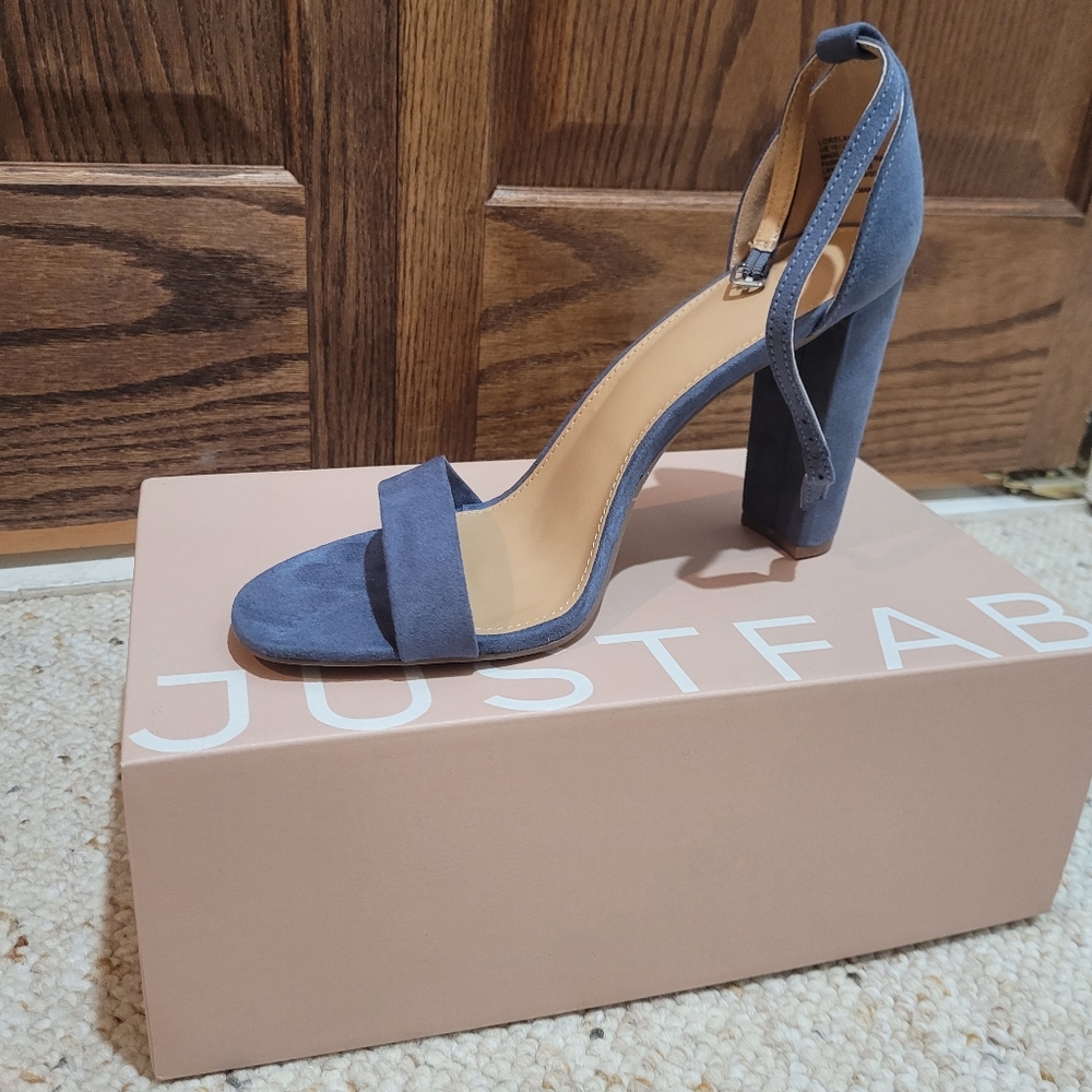 Lorelai Block Heeled Sandal - Picture 3 of 3